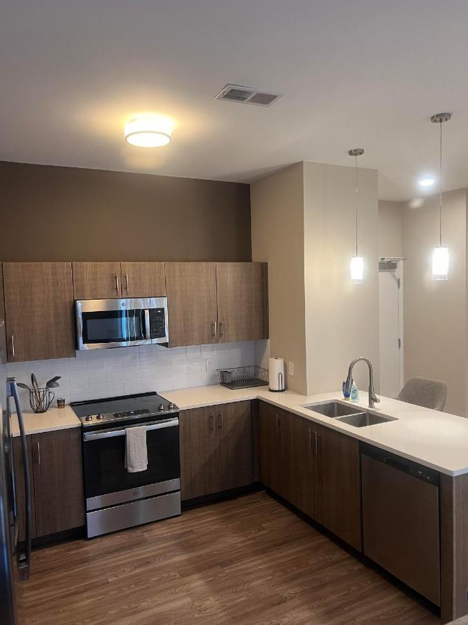 End Of Summer Deals!! Modern 2 Bed 1 Bedroom In Heart Of Midtown Kansas City! المظهر الخارجي الصورة